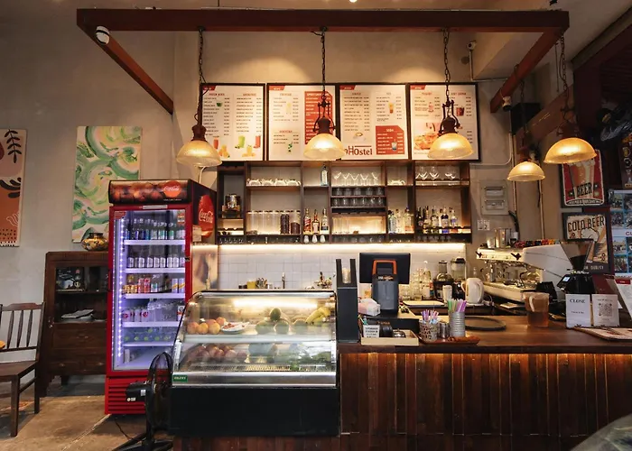 9 Hostel And Bar
